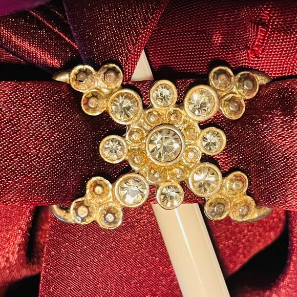 Elegant Burgundy Floor-Length Evening Gown With Rhinestone Brooch Detail & Drape - Picture 7 of 9